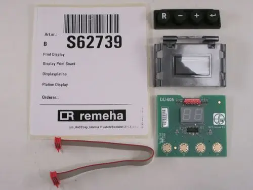 Displayplatine von Remeha, bestehend aus einer elektronischen Platine mit digitalen Anzeigen, Tasten und Verbindungskabeln sowie einer Bedienungsanleitung.